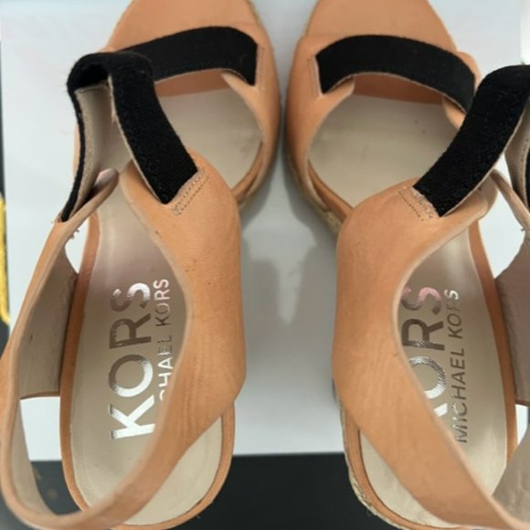 Michael Kors Color Almond Size 7 - Picture 2 of 6